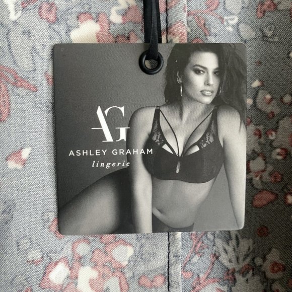 Ashley Graham - Printed Satin Floral Kimono with Lace Insert - Picture 11 of 15